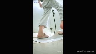 chinese girls go to toilet.321